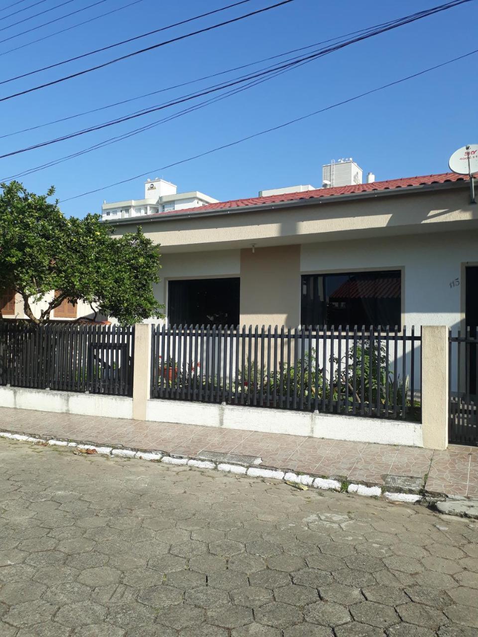 Casa De Praia Navegantes - 100 Metros Do Mar Екстериор снимка